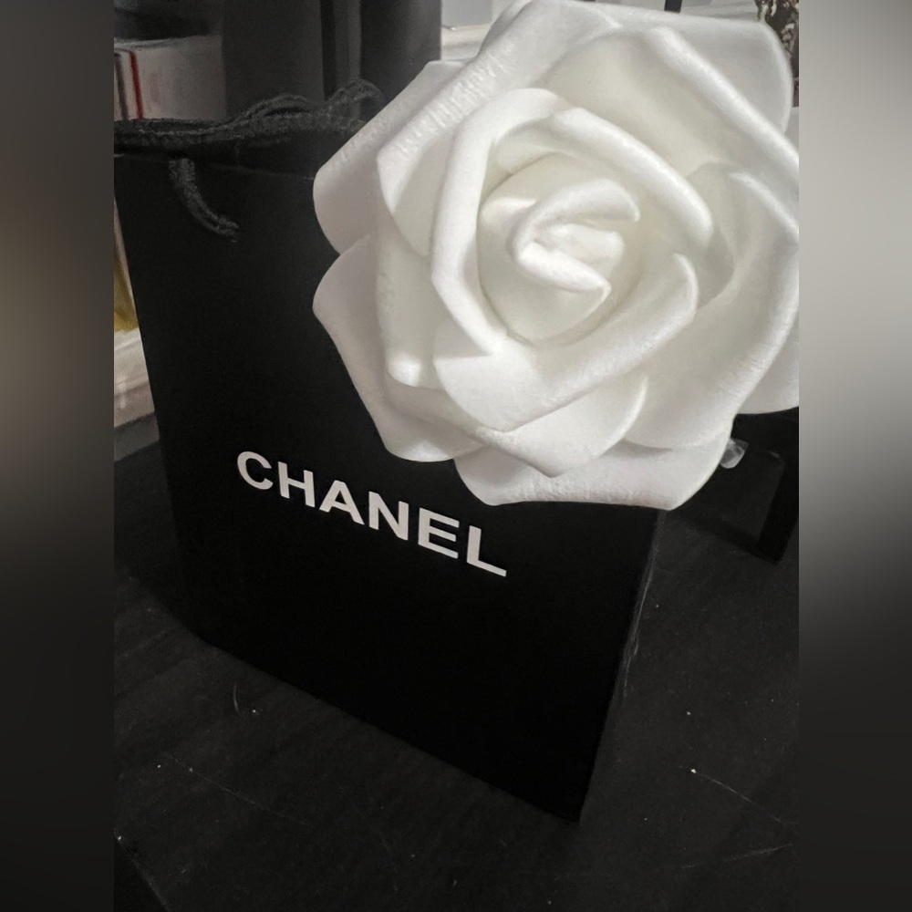 Chanel Bifold Camellia Lambskin Compact Wallet / Full Inclusion / EUC